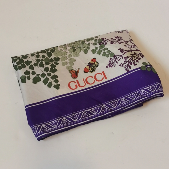 Vintage GUCCI silk scarf - Picture 4 of 10